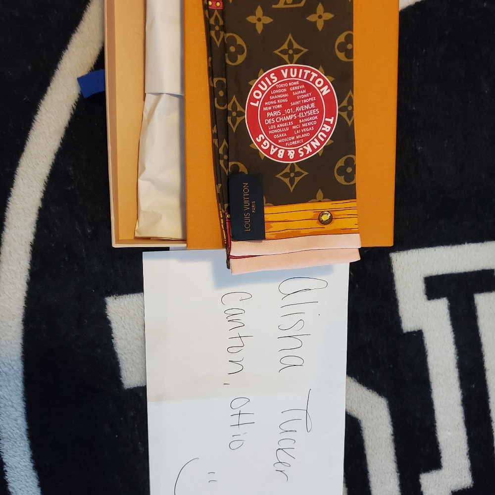 LV authentic bandaeu trunk collection - Picture 3 of 5